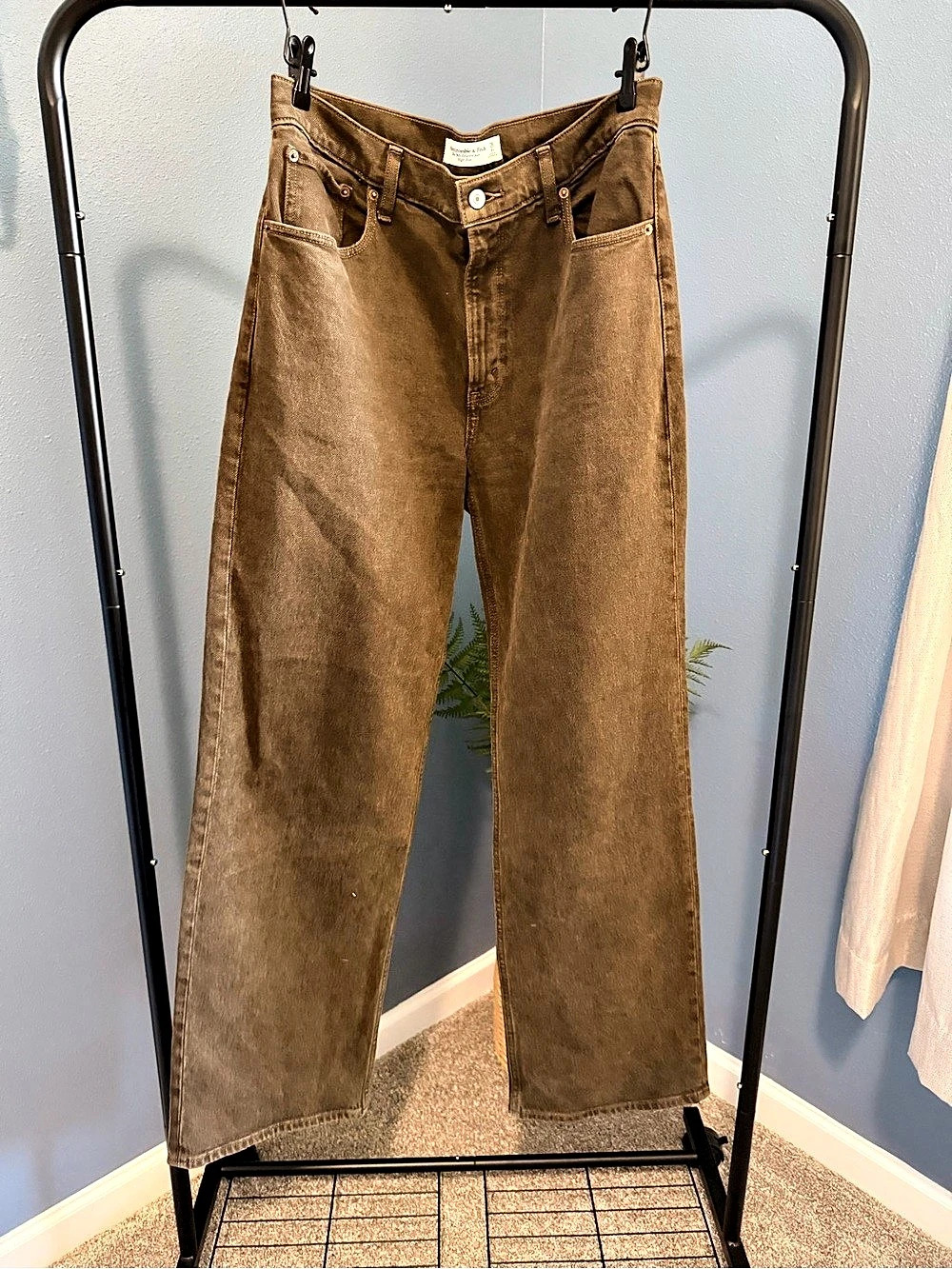Abercrombie & Fitch The '90s Relaxed High Rise Straight Leg Jeans in Brown Denim